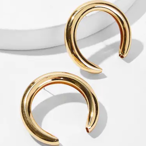 Horn shaped chunky gold earring - Picture 3 of 3